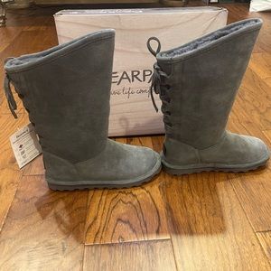 BEARPAW Size 8 Charcoal Colored Boots